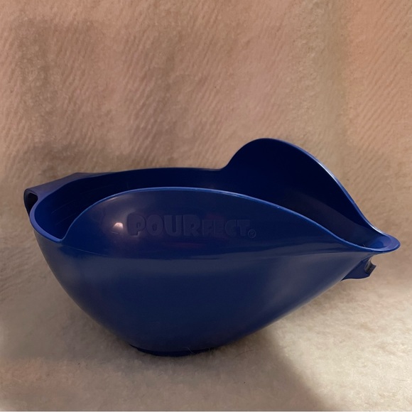 New POURfect Set of 2 Spill Poof Bowls w/Measurements inside of bowl - Picture 5 of 8